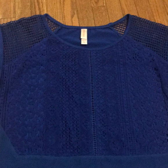 Top - Picture 2 of 4